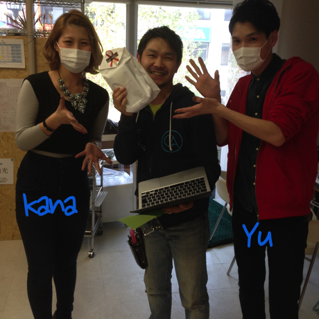 慌ててたから 片手にmac持っちゃってる 僕（笑）